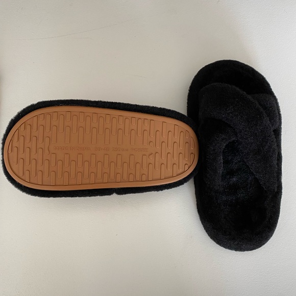 NWB Posee Women's Fuzzy Cross Band Slippers - Picture 6 of 8